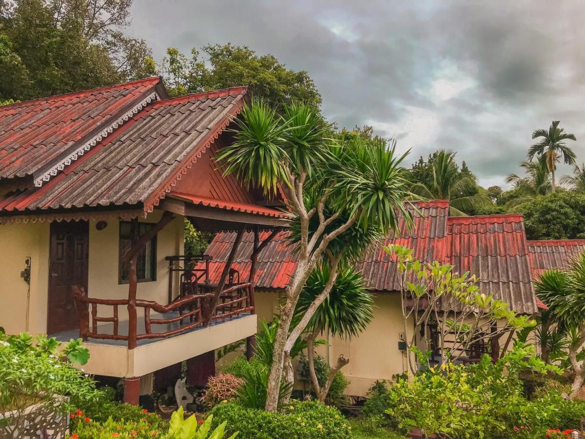 Tanouy Garden Villa Baan Khai Exterior photo